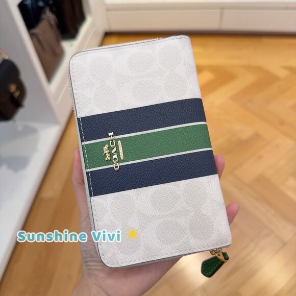 NWT COACH Medium Id Zip Wallet Signature Canvas Varsity Stripe CBO79 Gold/Chalk - Picture 1 of 7